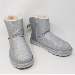 Women’s size 7 NWOT silver uggs